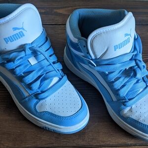 Puma high top sneakers size 4.5US